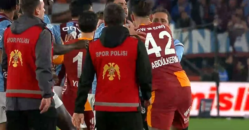 Trabzon da maç biter bitmez saha karıştı