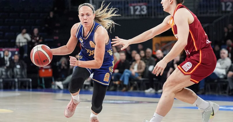 Galatasaray ı üst üste üçüncü kez deviren Fenerbahçe Opet namağlup şampiyon