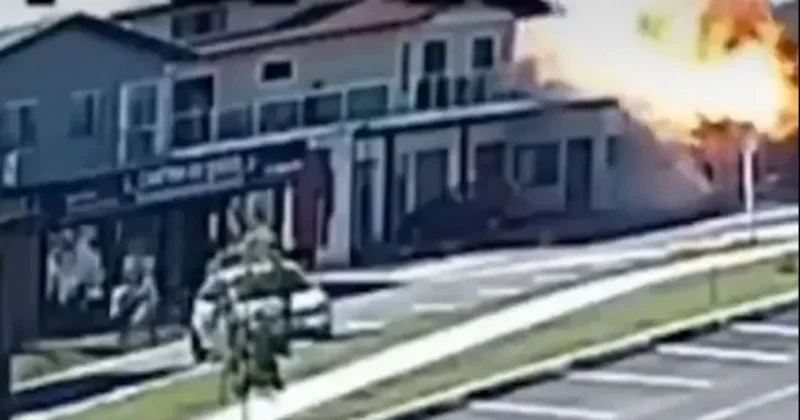 Uçak restoranın üzerine düştü: 4 kişi hayatını kaybetti