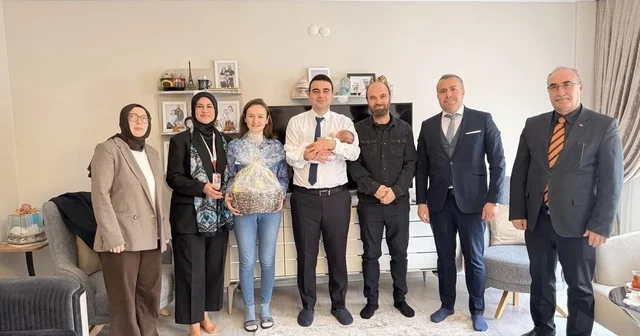 İyilik Osmaneli nin Kumaşında Var Projesi kapsamında yeni doğan bebeğe destek Bilecik Haberleri