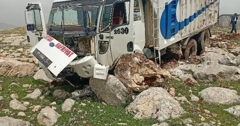Diyarbakır’da freni boşan hafriyat kamyonu taşlara çarptı: 1 yaralı
