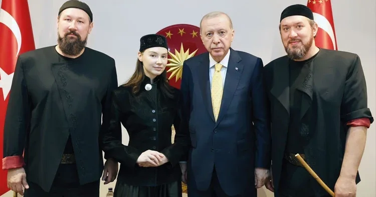 Ay Yola Külliye’de