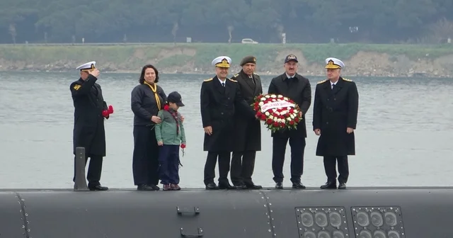 TCG Dumlupınar denizaltısında şehit olan 81 denizci için anma töreni düzenlendi Çanakkale Haberleri