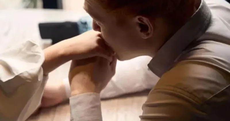 Kadının rızası olmadan elini öpmek taciz sayıldı