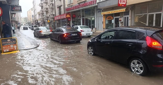 Uzunköprü de sağanak; yollar göle döndü Edirne Haberleri