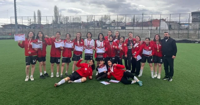 Ağrı Spor Lisesi Kız Futbol Takımı Türkiye finallerine yükseldi Ağrı Haberleri