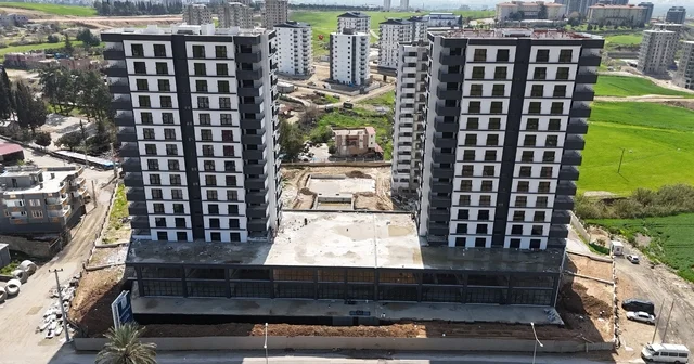 Adana da şiddetli yağış şantiyeleri vururken, Bakız İnşaat ın altyapısının farkı tekrardan dikkat çekti Adana Haberleri