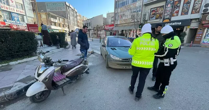 Ehliyetsiz ve plakasız 3 motosiklet sürücüsüne toplam 135 bin lira ceza
