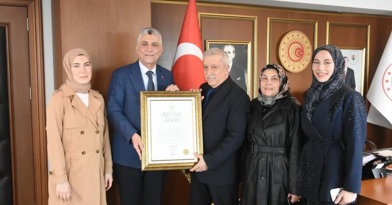 Bakan Bolat tan Pakistanlı aileden ücret almayan esnafa Ahi Esnaf Beratı