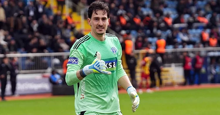 Kasımpaşa kalecisi Andreas Gianniotis ten uzaklardan gol!