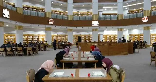 Gaziantep te 302 öğrenci aynı anda Kuran ı Kerim i hatim etti VİDEO İZLE