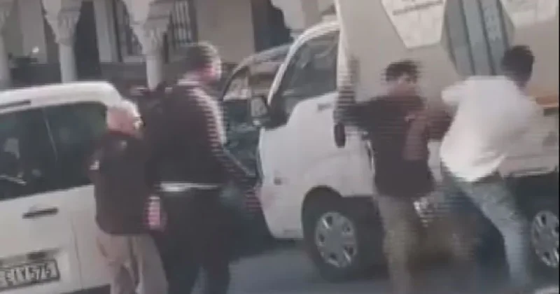 Kağıthane’de iki sürücünün bıçaklı yol verme kavgası kamerada Sözcü Gazetesi