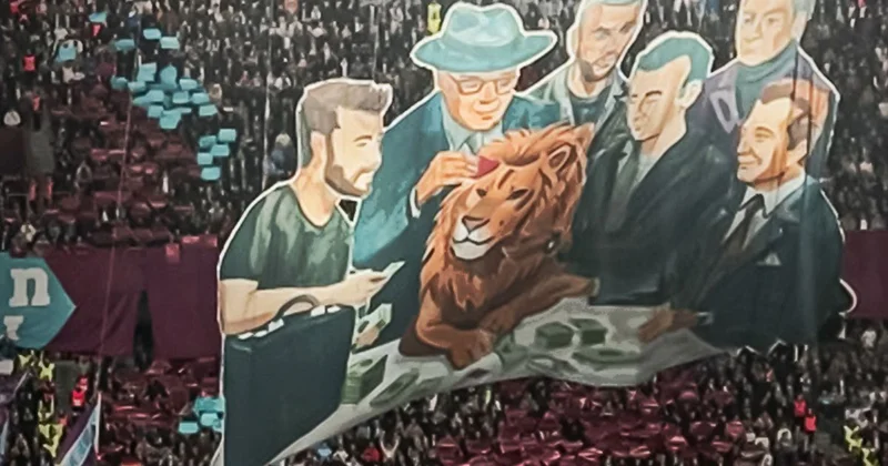 Trabzonspor taraftarlarından koreografi: Paraya karşı, emeğin savaşı