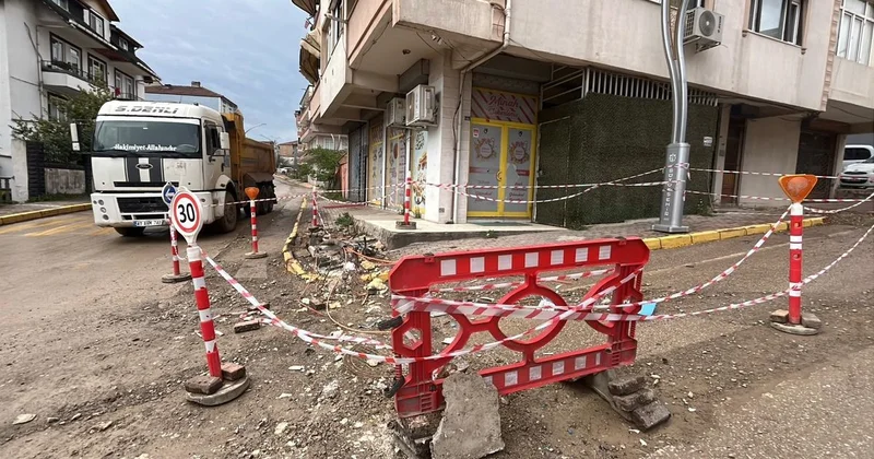 Hafriyat Kamyonu Kaldırmdaki Yaya Çarptı