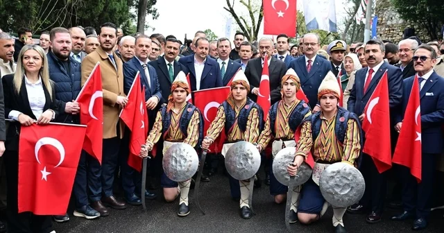 Bursa nın fethinin 700.yıldönümü kutlanıyor Balabanbey Kalesi nden başlayan fetih yürüyüşü Tophane Osmangazi ve Orhangazi türbelerinde ziyaretle son buldu Bursa Haberleri