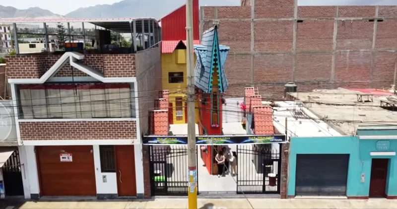 Dünyanın en dar evini inşa etti!