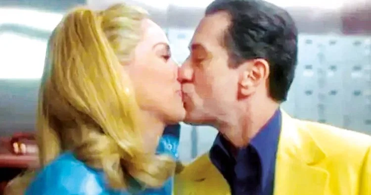 O öpücük ayaklarımı yerden kesti