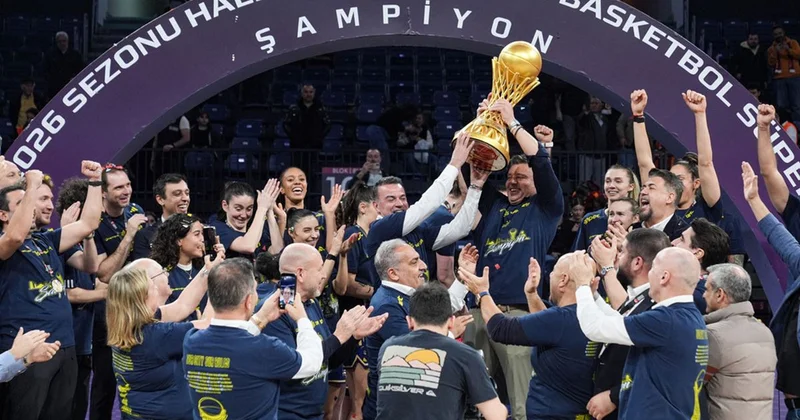 Şampiyon Fenerbahçe Opet, kupasını aldı