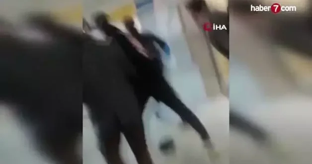 Hastane değil sanki boks ringi: Acil serviste tekme tokat birbirlerine girdiler