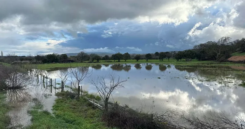 Çanakkale de sağanak yağış nedeniyle yollar kapandı
