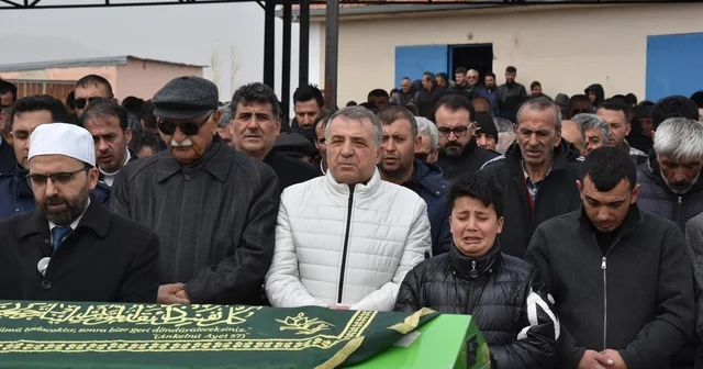 Tomarza Büyükcanlı Mahalle Muhtarı son yolculuğuna uğurlandı Kayseri Haberleri