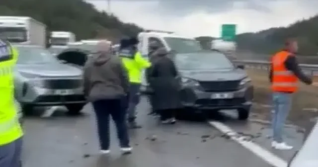 TEM’de yağmur dehşeti: Bolu da 10 araç birbirine girdi VİDEO İZLE