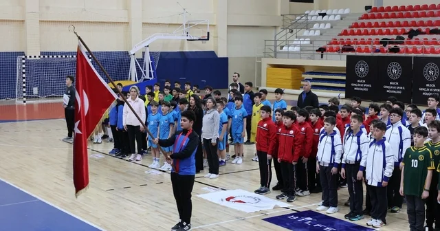 240 sporcunun katılımıyla hentbol küçükler yarı final müsabakaları başladı Bilecik Haberleri