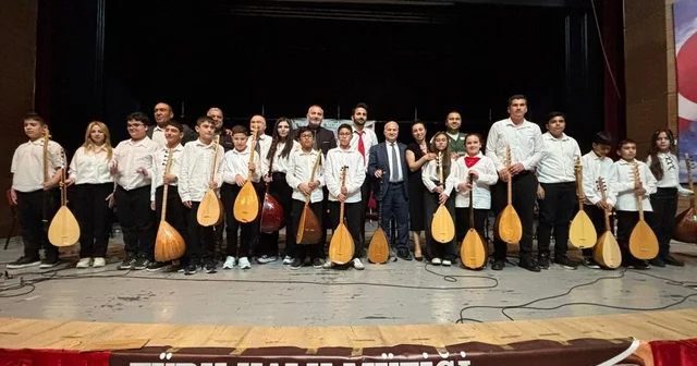 Bağlama kursiyerlerinden halk müziği konseri Adana Haberleri
