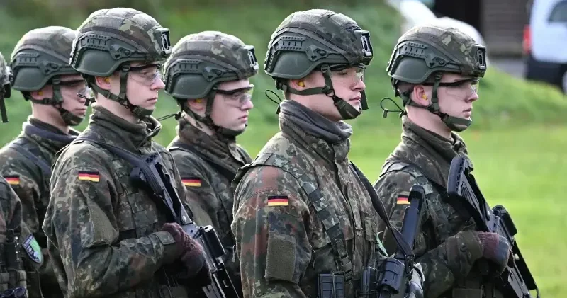 Almanya da genç erkeklerin ordudan izin almadan yurt dışına çıkışı yasaklandı Avrupa Haberleri