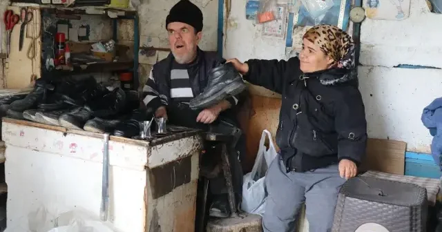 Isparta’da 2 metrekarelik dükkanda yarım asırlık emek: 18 yıldır hem eşi hem çırağı VİDEO İZLE