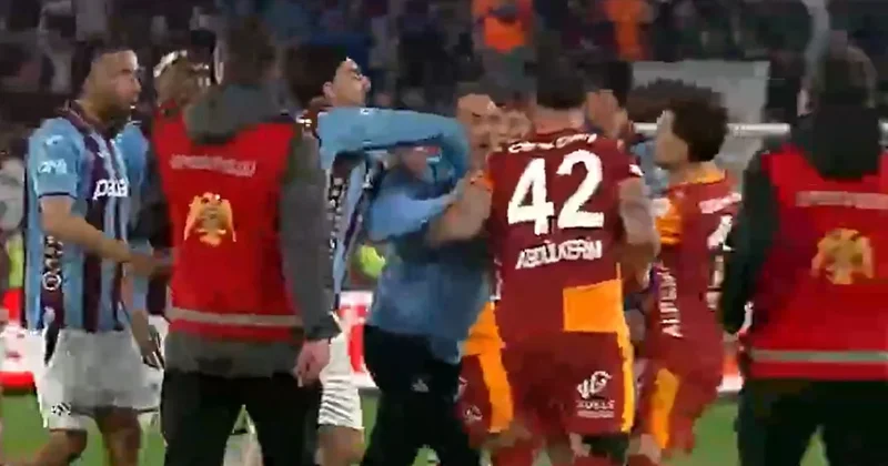 Derbinin ardından saha karıştı! Yıldız oyuncu kırmızı kart gördü! Sözcü Gazetesi