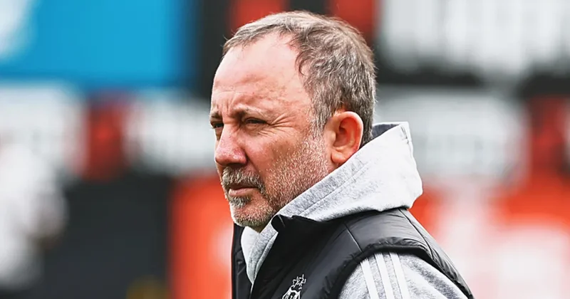 Beşiktaş ta dört oyuncu ceza sınırında!