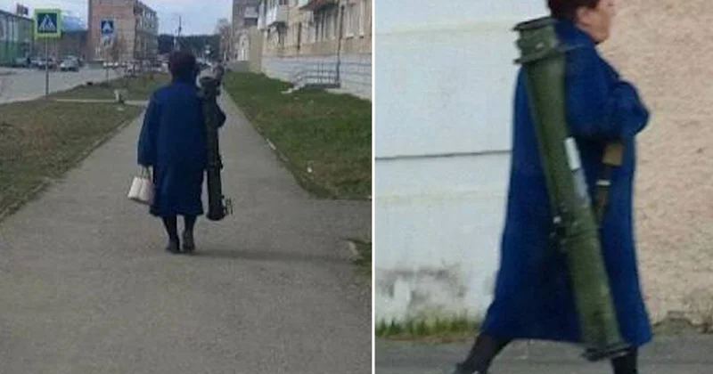 Rusya da yaşlı bir kadın tanksavar roketatarıyla dolaşırken görüntülendi