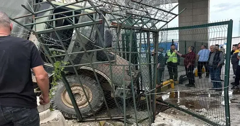 Hamzabeyli Sınır Kapısı nda askeri araç duvara çarptı; 2 asker yaralı