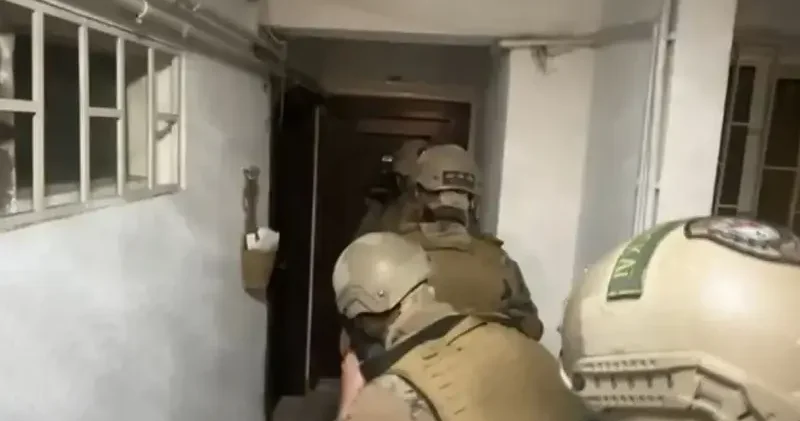 İstanbul da sahte belgelerle ikamet izni aldıran şüphelilere operasyon: 31 gözaltı