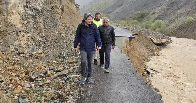 Erzincan Kemaliye de sel hasarı: Yol çift yönlü kapatıldı Erzincan Haberleri