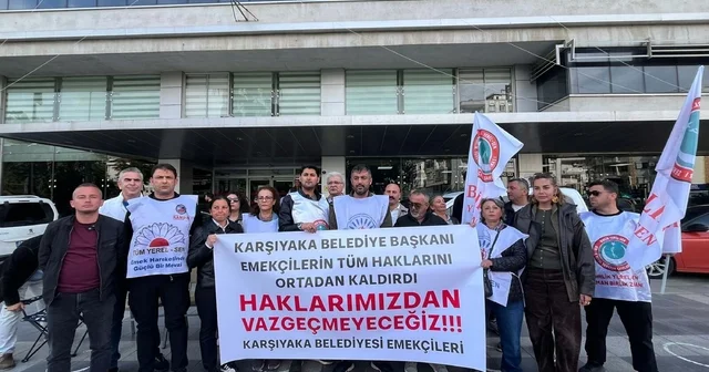 Karşıyaka Belediyesi nde memur eylemleri akşam nöbeti ile devam ediyor İzmir Haberleri