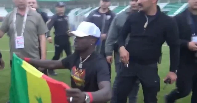 Diagne ye bayrak müdahalesi: Senegal bayrağı yanlış anlaşıldı Iğdır Haberleri