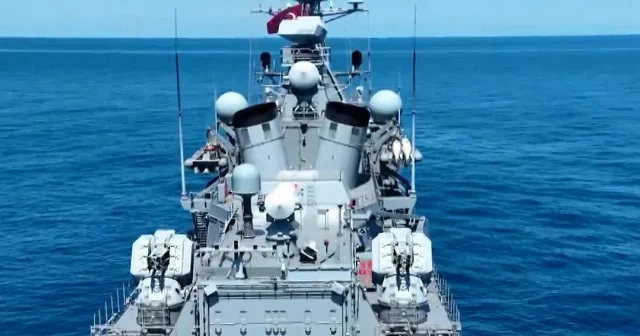 Türk donanması Karadeniz de vatan nöbetinde: TCG Barbaros Fırkateyni Mavi Vatan’da kalkan oluyor VİDEO İZLE