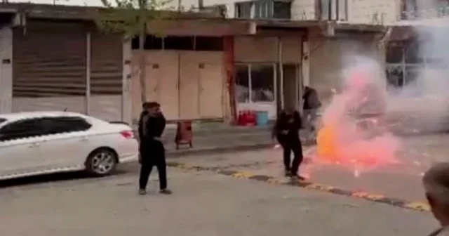 Amedsporlu taraftarların attığı havai fişek kendileri doğru patladı: Olayda 1 kişi yaralandı VİDEO İZLE