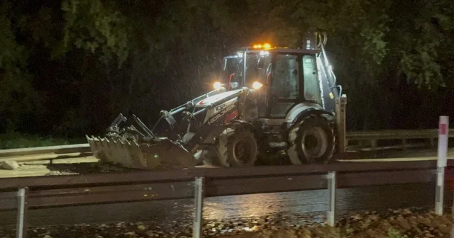 Tokat Sivas kara yolu yaşanan taşkın nedeniyle kısa süreli trafiğe kapandı Tokat Haberleri