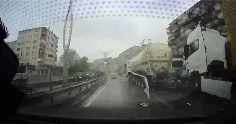 Otomobil TIR ve tanker arasında kaldı! Kocaeli de zincirleme facia
