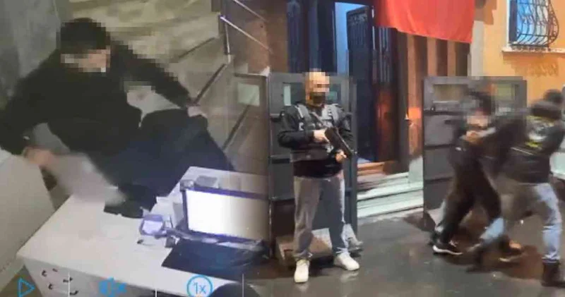 İş yerinin masasındaki bilgisayarı çaldı! Kıskıvrak yakalandı