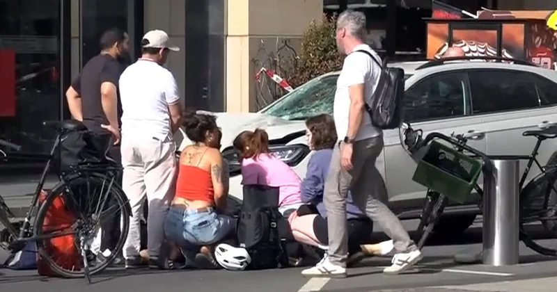 Almanya nın Leipzig kentinde bir araç yayaların arasına daldı: 2 ölü, 8 yaralı