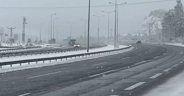 Anadolu Otoyolu nun Ankara kesiminde kar etkili oluyor VİDEO İZLE