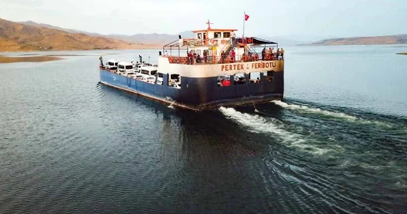 Tunceli de feribot seferlerine rüzgar engeli