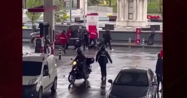 Başakşehir de akaryakıt istasyonunda tekmeli yumruklu kavga