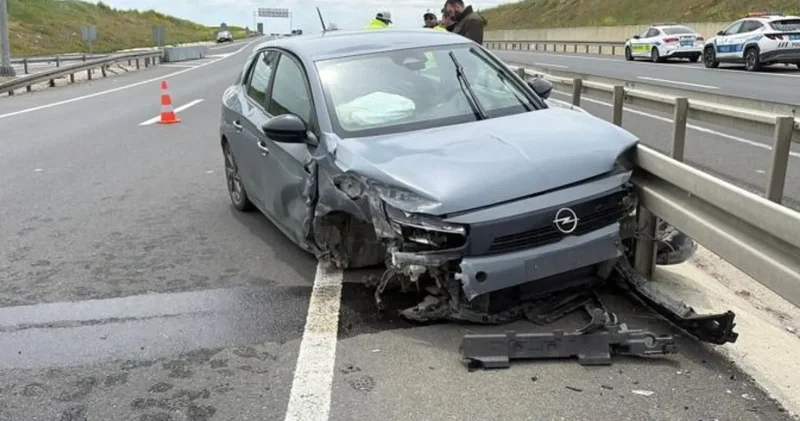 Seyir halindeyken lastiği patladı, refüje çarptı: 1 yaralı