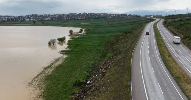 Bursa da baraj gövdesinde izinsiz ekilen araziler su altında kaldı; 500 dekar alan dronla görüntülendi Bursa Haberleri