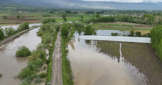 Tokat ta yollar çöktü, sular altında kalan tarım arazileri dron ile görüntülendi Tokat Haberleri